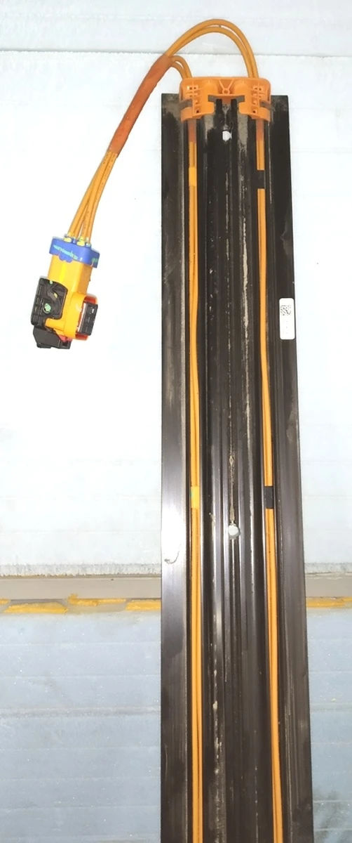 3 Кабель высоковольтный основной батареи туннельный в сборе с кронштейнами и крышкой защитной RWD Tesla model 3 1109004-10-G