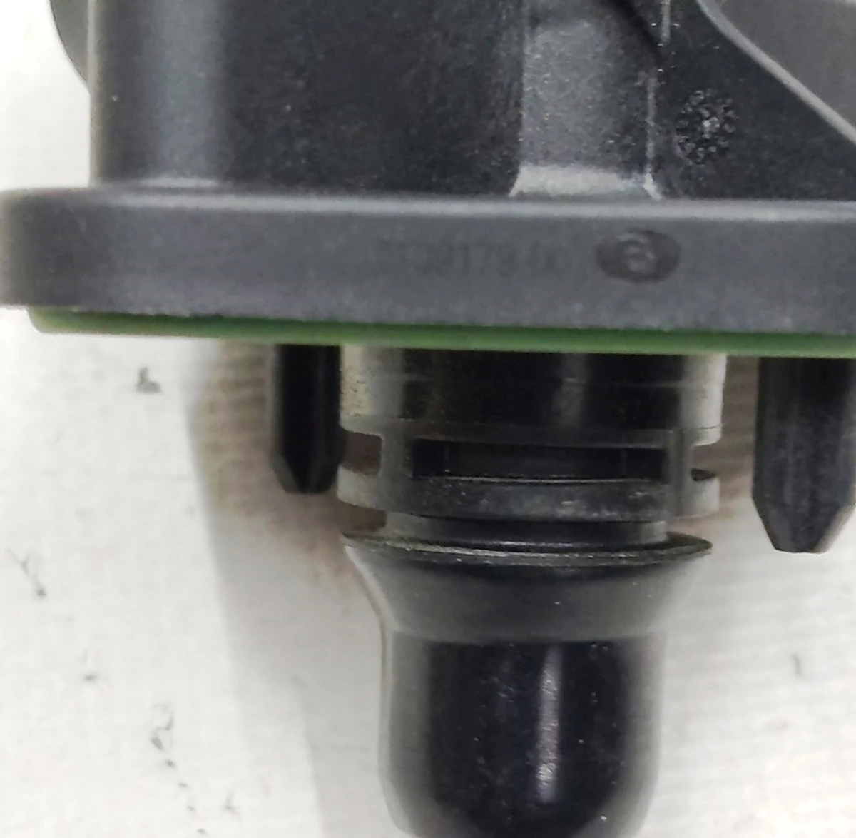 Перехідник патрубка системи охолодження основної батареї Tesla model 3 1105927-00-C