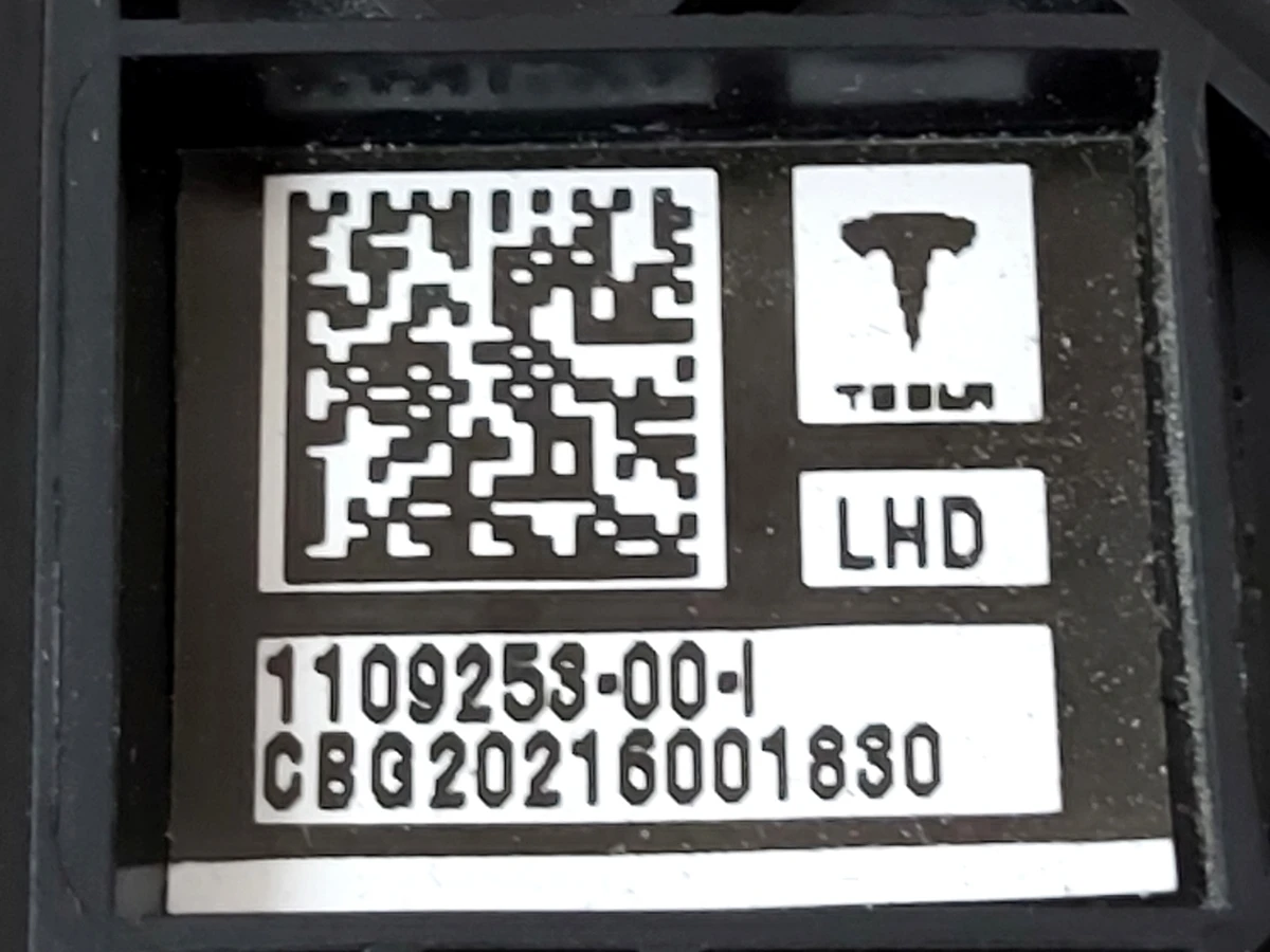 6 Накладка стійки B зовнішня ліва (скло) з камерою Tesla Model 3 1109253-00-I, 1109253-00-J