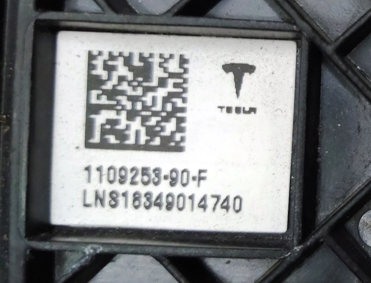 6 Left hand drive - Assembly - B-Pillar applique, Left Hand with camera Tesla Model 3 1109253-00-G, 1109253-00-J