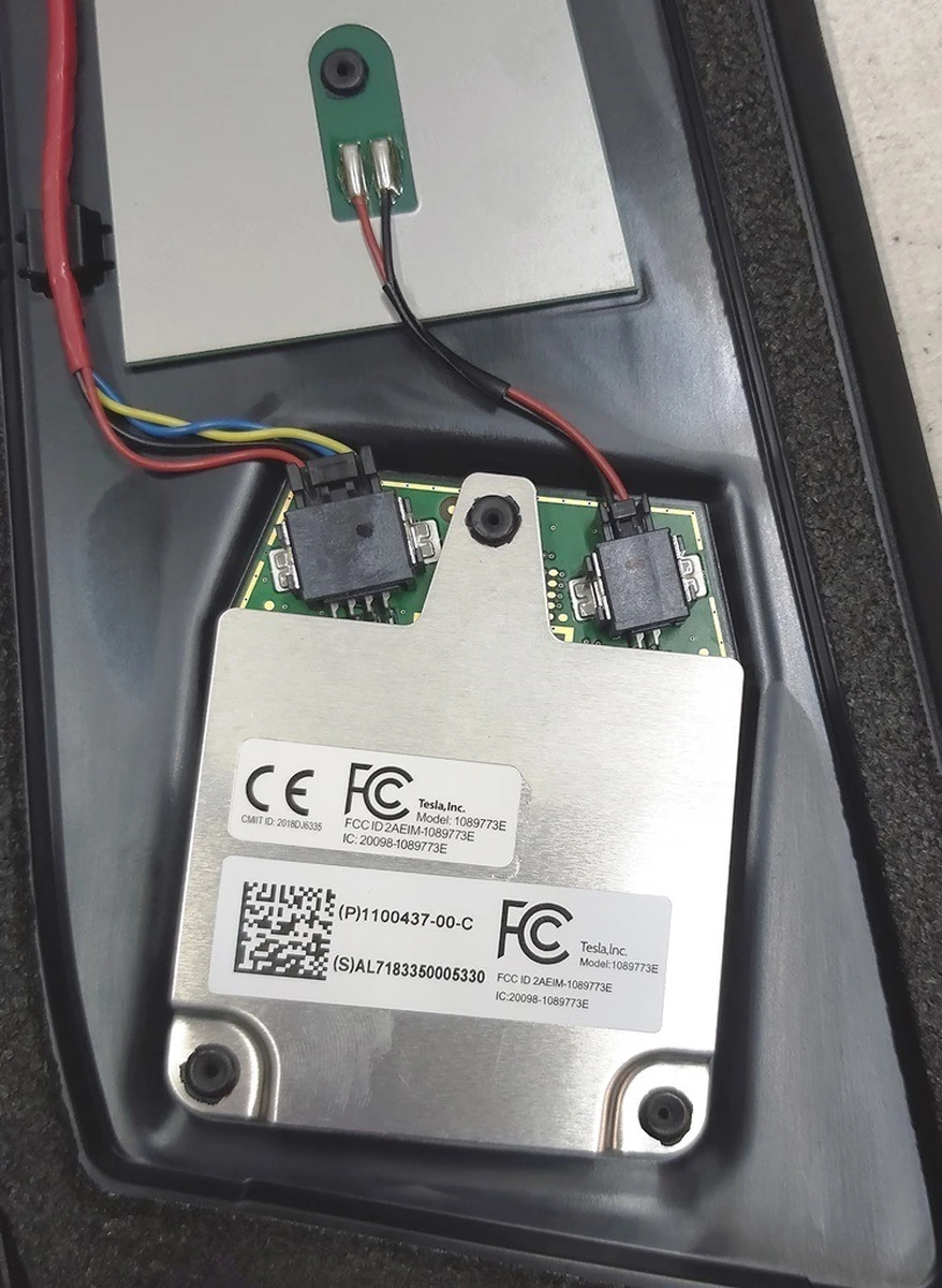 6 Left hand drive - Assembly - B-Pillar applique, Left Hand with camera Tesla Model 3 1109253-00-G, 1109253-00-J