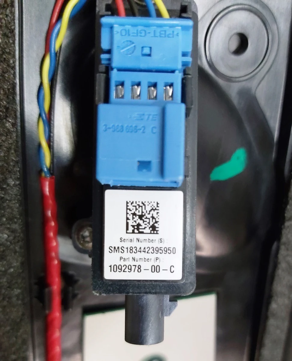 6 Left hand drive - Assembly - B-Pillar applique, Left Hand with camera Tesla Model 3 1109253-00-G, 1109253-00-J