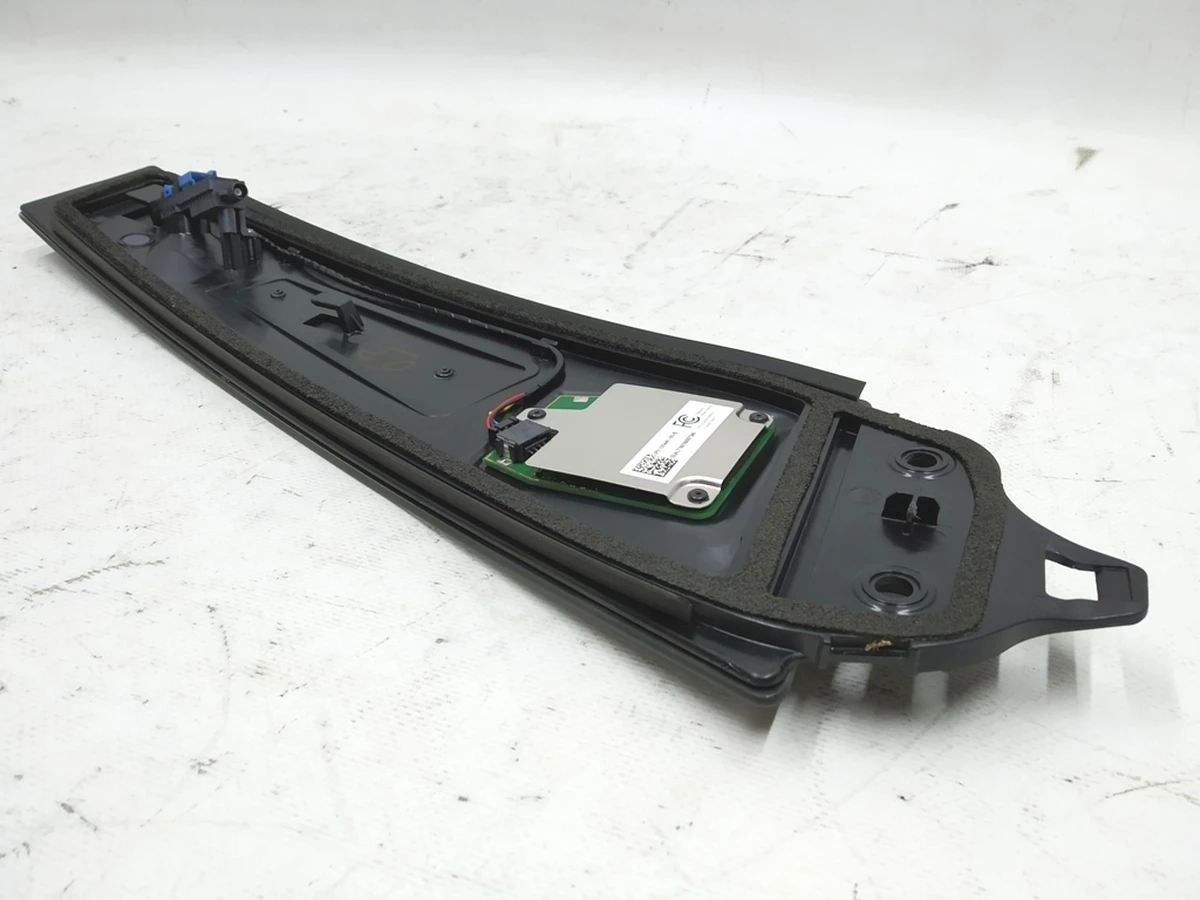 7 B-pillar trim outer right (glass) with camera Tesla model 3 1109255-00-G