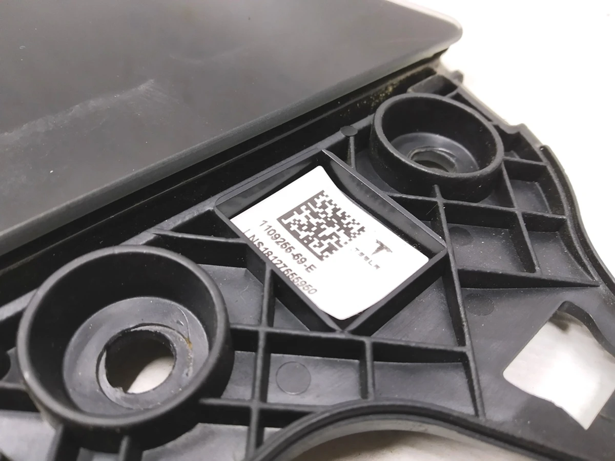 7 Накладка стійки B зовнішня права (скло) з камерою Tesla model 3 1109255-00-G