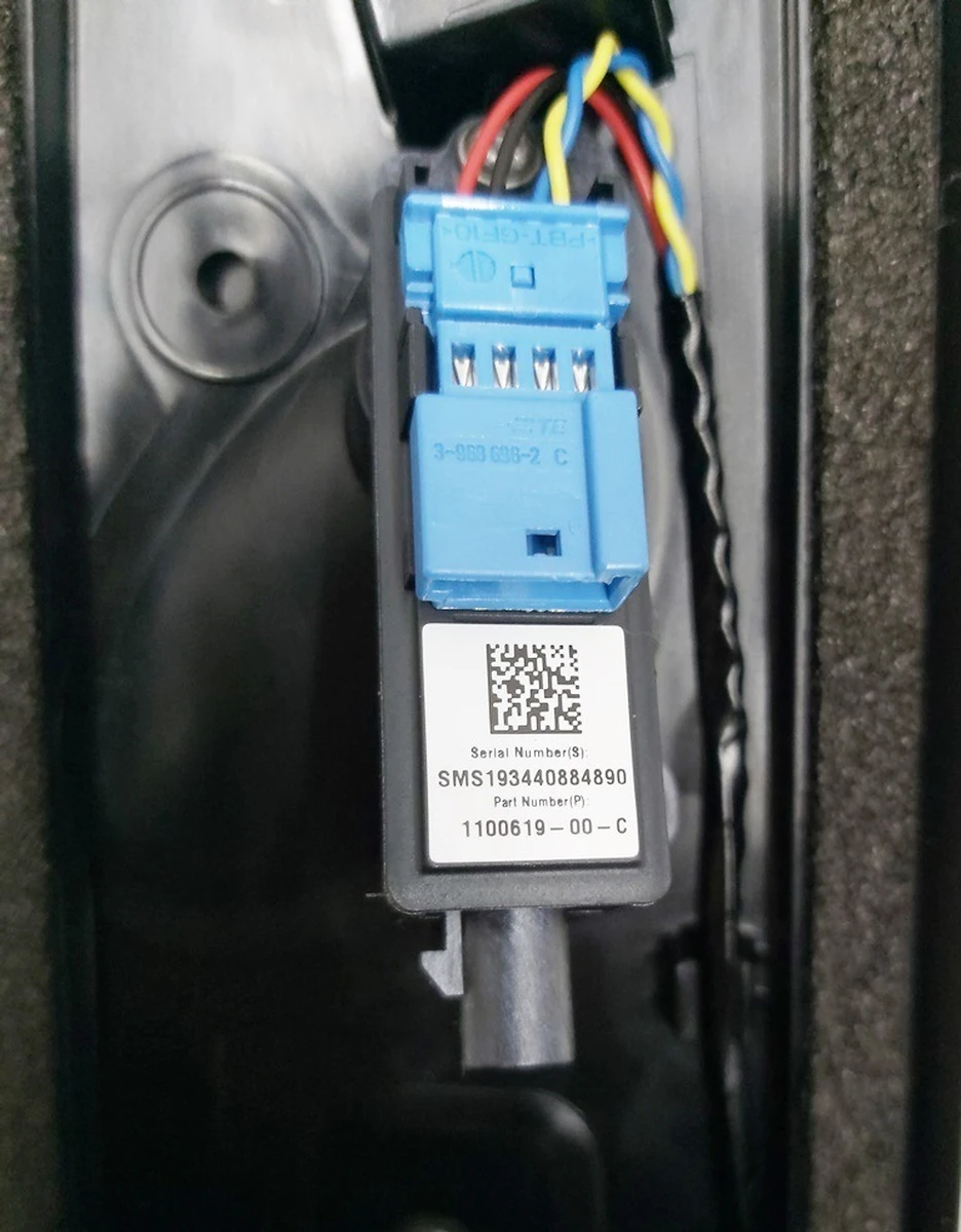 7 Накладка стійки B зовнішня права (скло) з камерою Tesla model 3 1109255-00-I