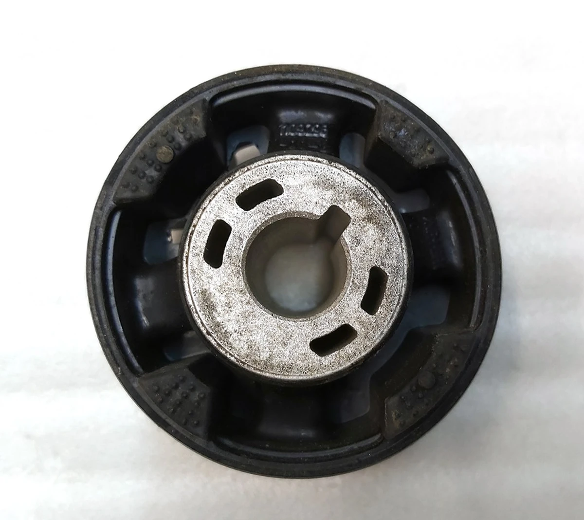 5 Сайлентблок мотора заднего MOSFET Tesla Model S Feb 2021, Model S June 2025, Model X Mar 2021, Model X June 2025, Model 3, Model 3 Jan 2024, Model Y, 