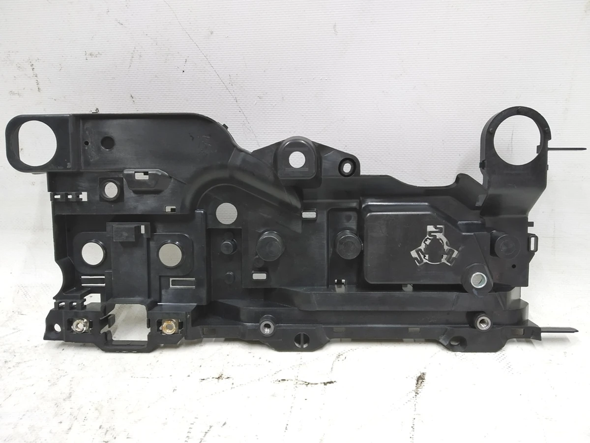 Кришка нижня панелі керування пентхауса основної батареї Tesla model 3 1109684-00-L