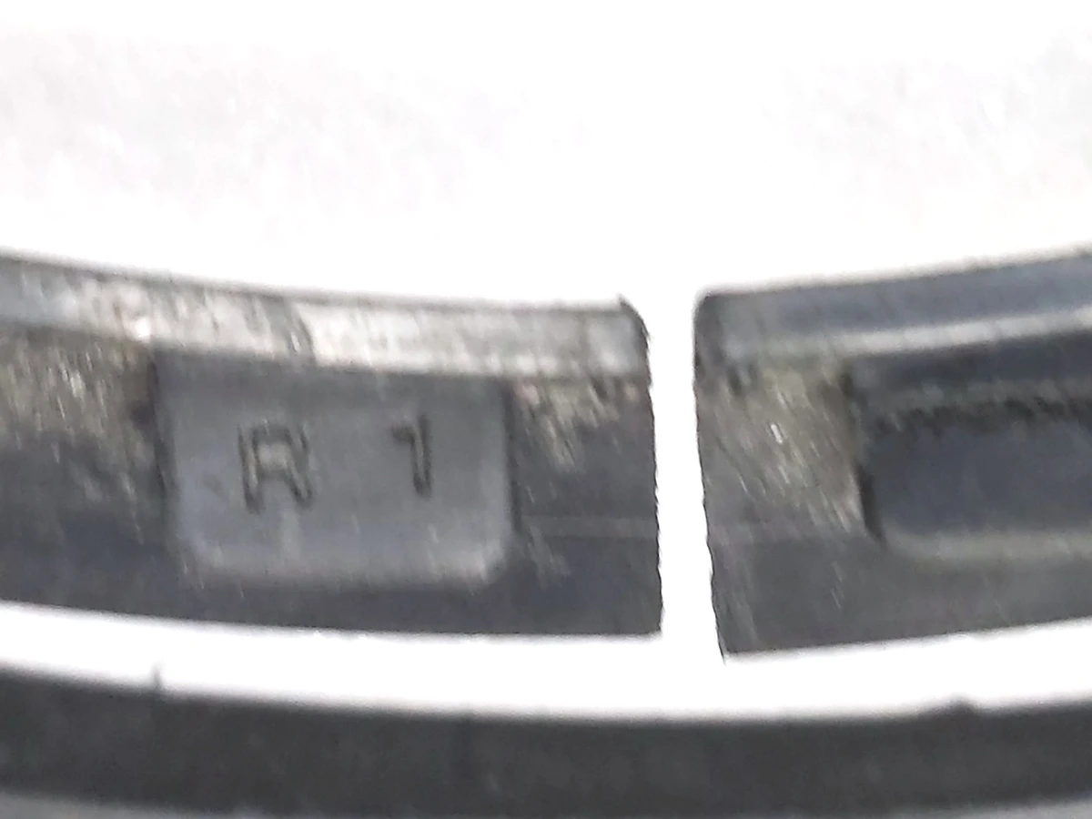 17 Накладка декоративная проёма ремня безопасности стойки С правой Tesla model 3 1086285-00-L