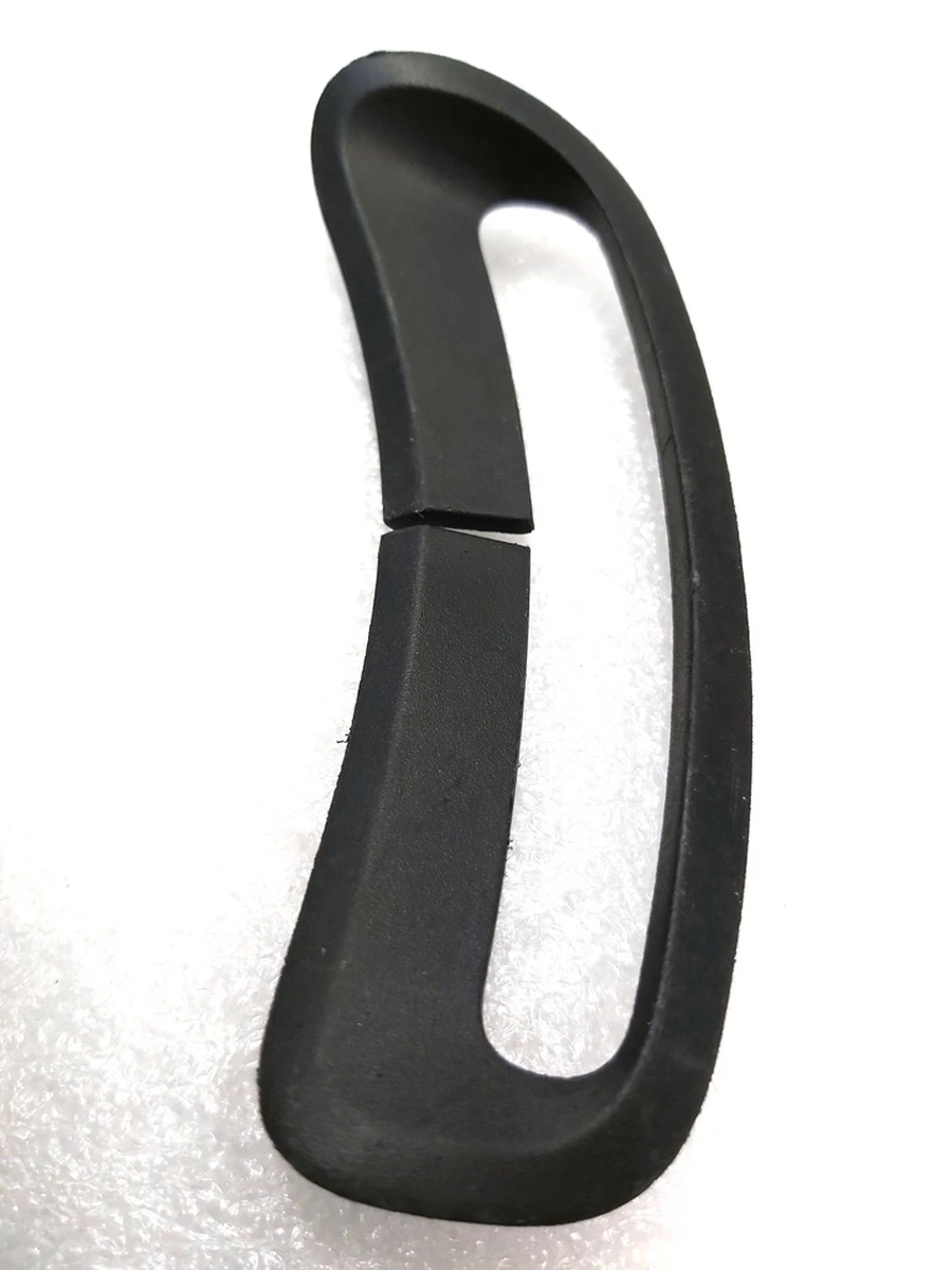 17 Накладка декоративная проёма ремня безопасности стойки С правой Tesla model 3 1086285-00-L