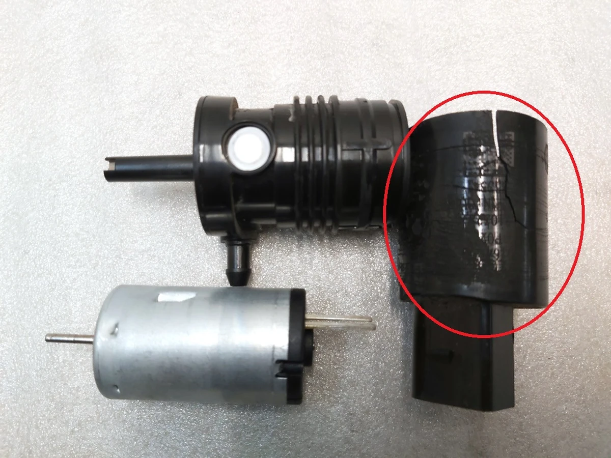 5 Насос бачка склоомивача Tesla model X, model 3, model Y 1110164-00-B