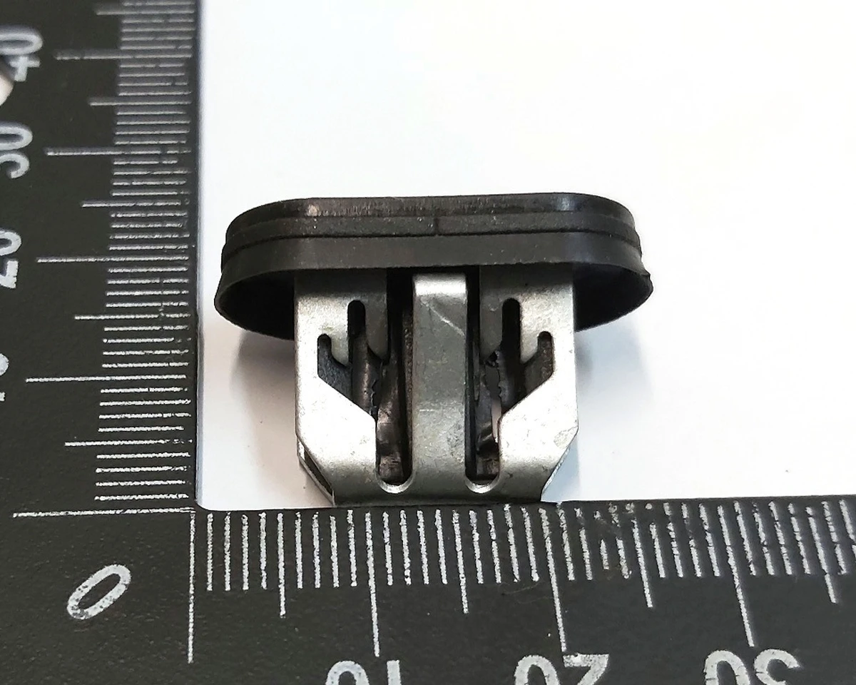 3 TRIM CLIP, SEAL, 21x6 SLOT, .65-1.2, STL (rocker panel) Tesla Model 3, Model 3 Jan 2024 1110167-00-A