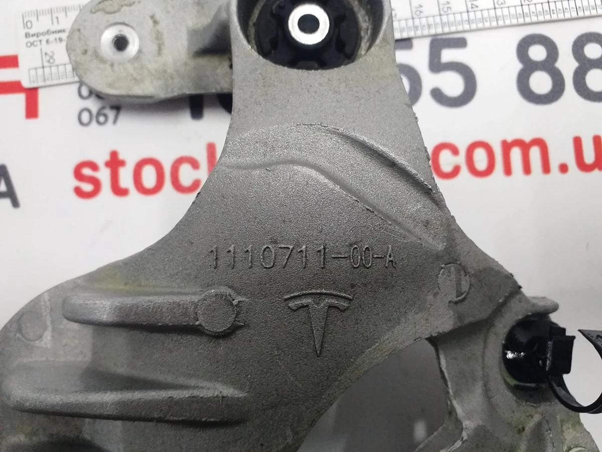 8 COMP INTER BRKT ASY, Tesla model 3 1110711-00-B