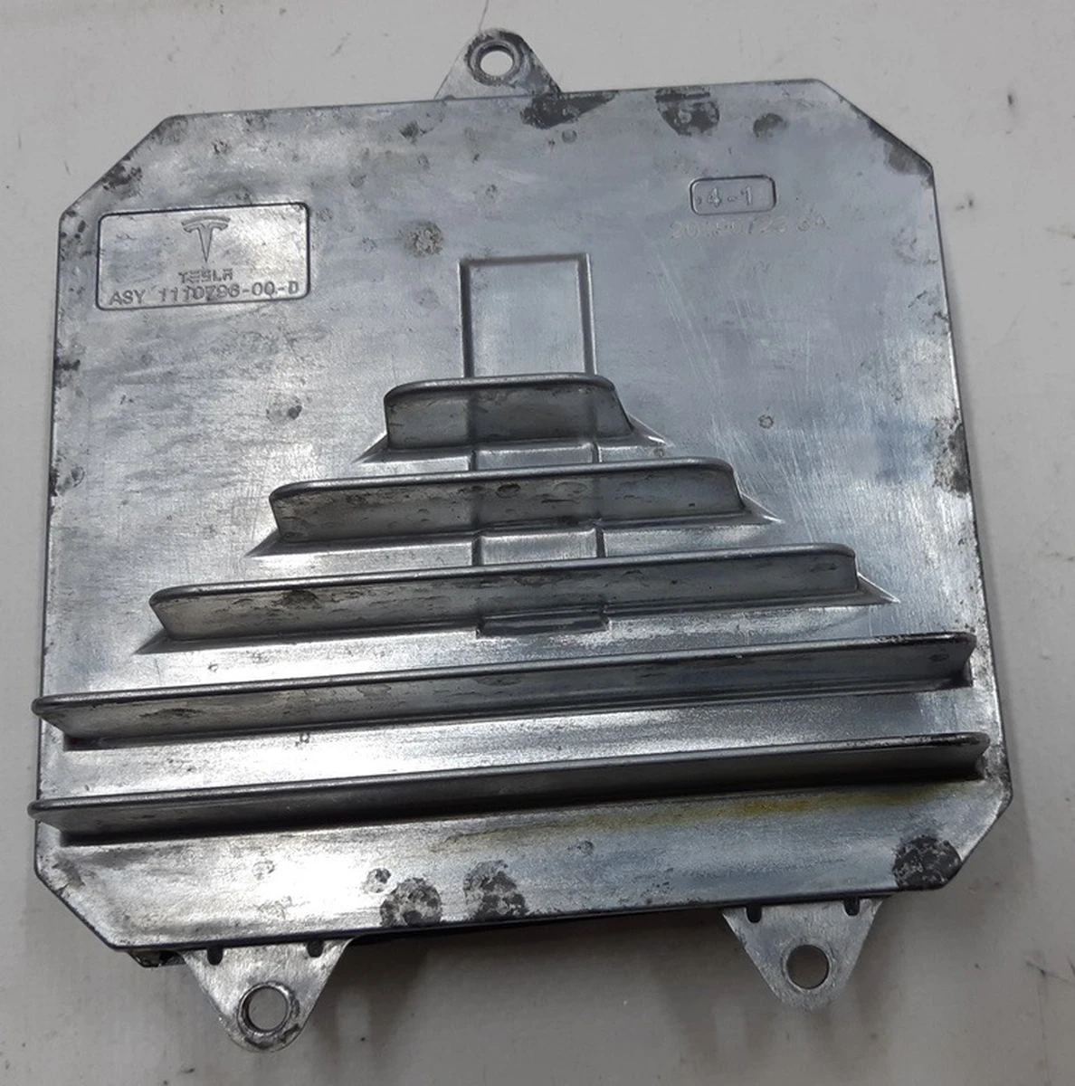 Блок управління фари головною правої UP LEVEL (USA) н / к Tesla model 3 1077372-00-K