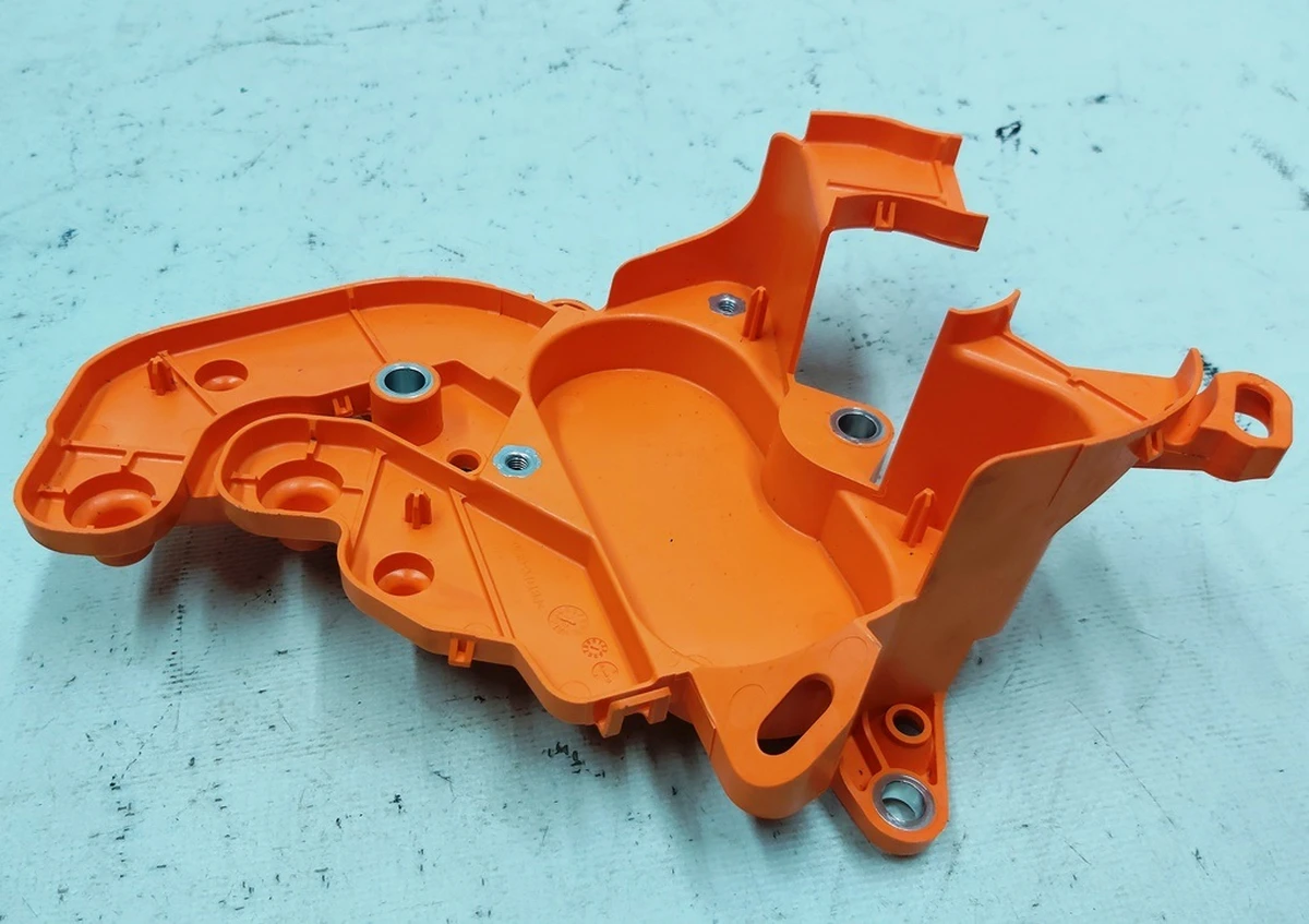 34 Кришка нижня контактора заряджання основної батареї Tesla model 3 1110933-00-F