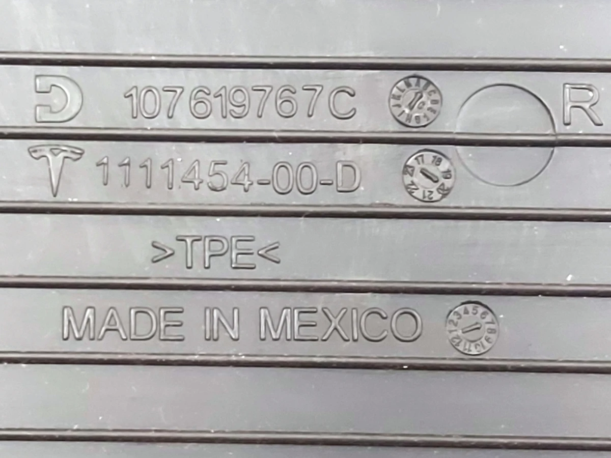 17 M3, DR, MAP POCKET MAT, FR RH, BASE Tesla model 3 1111454-00-D