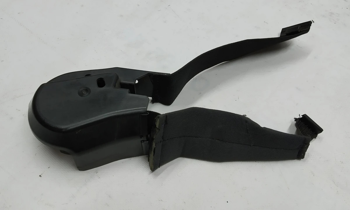 Накладка декоративна внутрішня ліва механізму складання спинки одинарного правого сидіння 2-го ряду Tesla model X 3123720-03-A