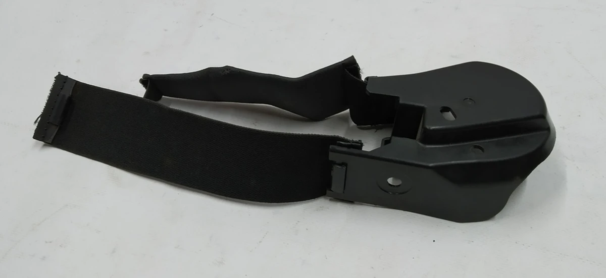 Накладка декоративна внутрішня ліва механізму складання спинки одинарного правого сидіння 2-го ряду Tesla model X 3123720-03-A