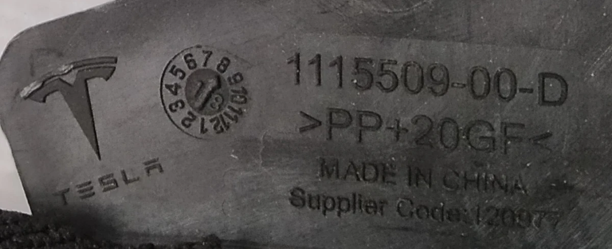 Накладка декоративна внутрішня ліва механізму складання спинки одинарного правого сидіння 2-го ряду Tesla model X 3123720-03-A