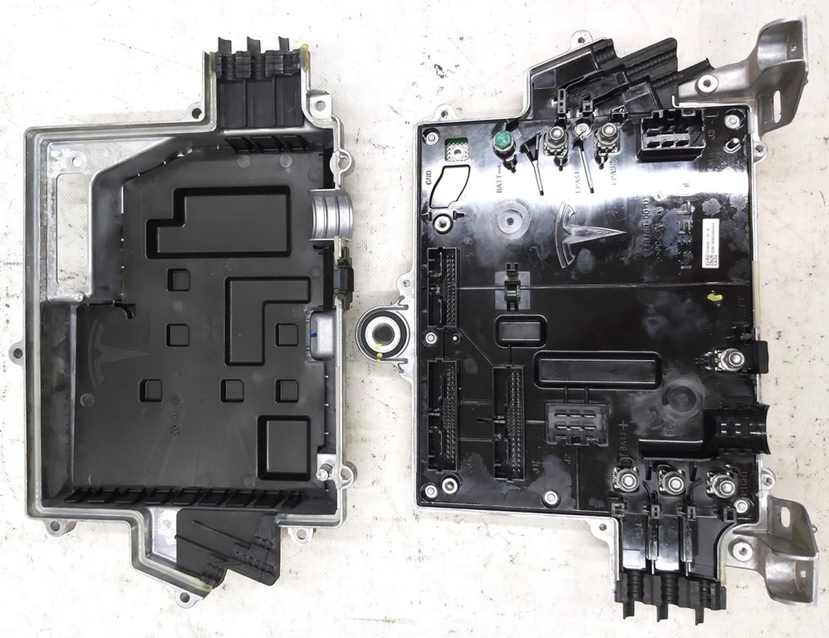 1 Боди контроллер передний Tesla model 3 1118182-12-K
