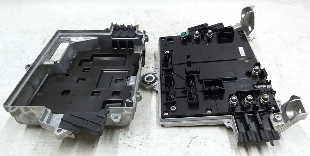 1 Боди контроллер передний Tesla model 3 1118182-12-K