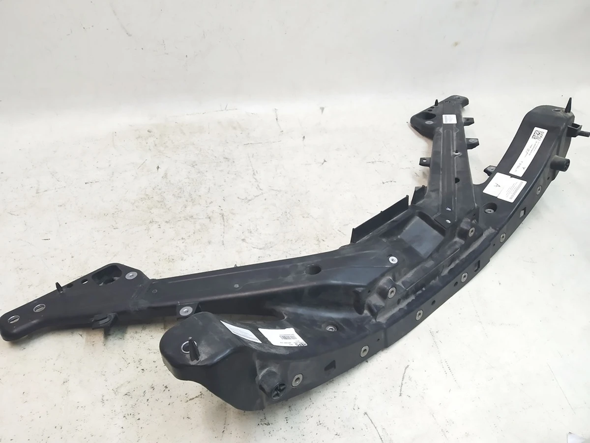 1 Панель радиаторов (пластик) повреждение Tesla Model 3 1110240-00-B