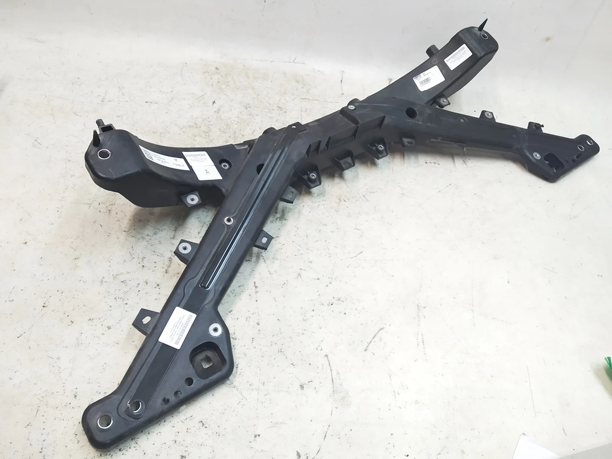 1 Панель радиаторов (пластик) повреждение Tesla Model 3 1110240-00-B