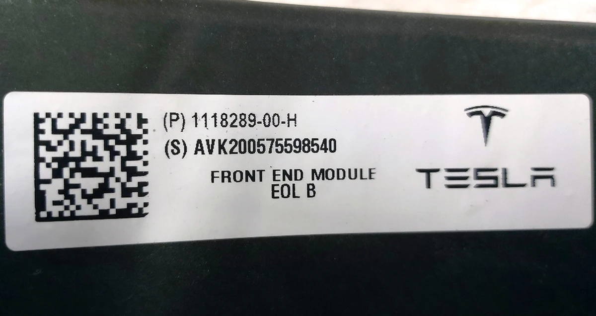 1 Панель радіаторів (пластик) RWD Tesla model 3 1110240-00-B