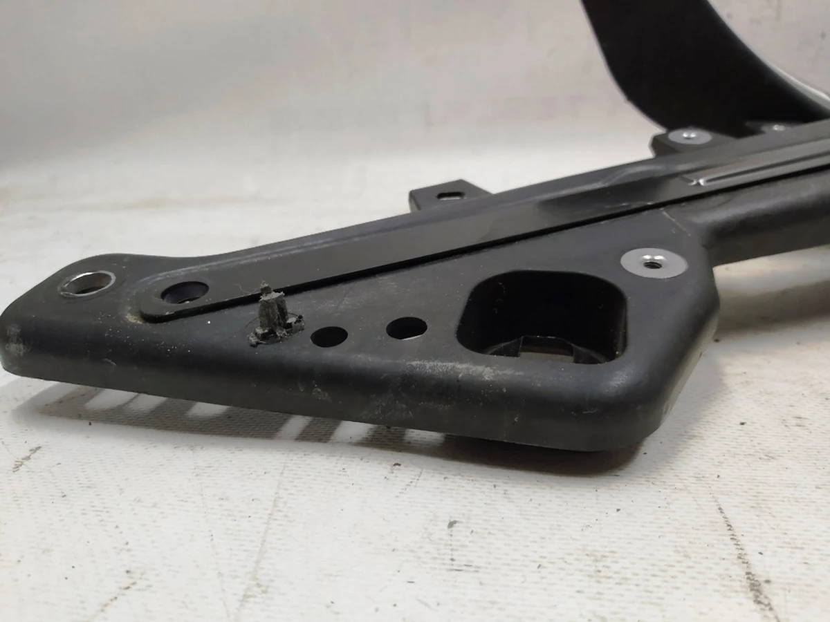 1 Панель радіаторів (пластик) RWD Tesla model 3 1110240-00-B