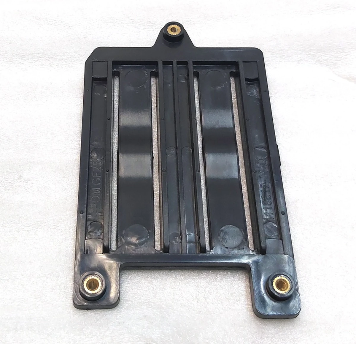 4 Крышка прижимная радара автопилота АП 2.5 нижняя Tesla model S REST 1128492-00-C