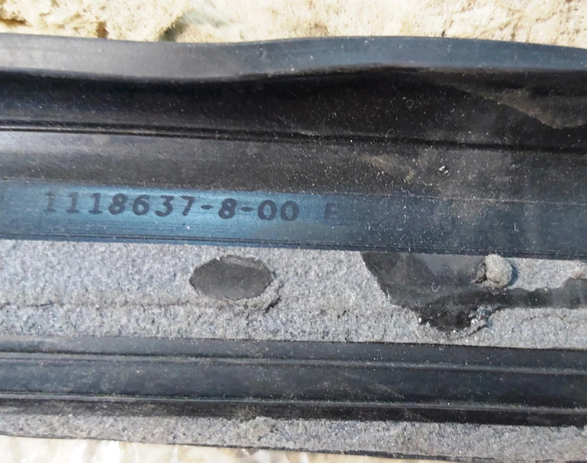 5 Уплотнитель дверного проёма заднего правый (широкий) Tesla model X 1118638-00-F