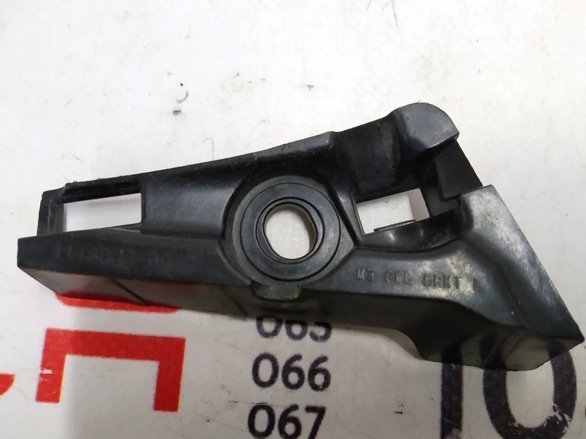 11 Кронштейн панелі щіток склоочисника лівий Tesla model 3 1118933-00-B