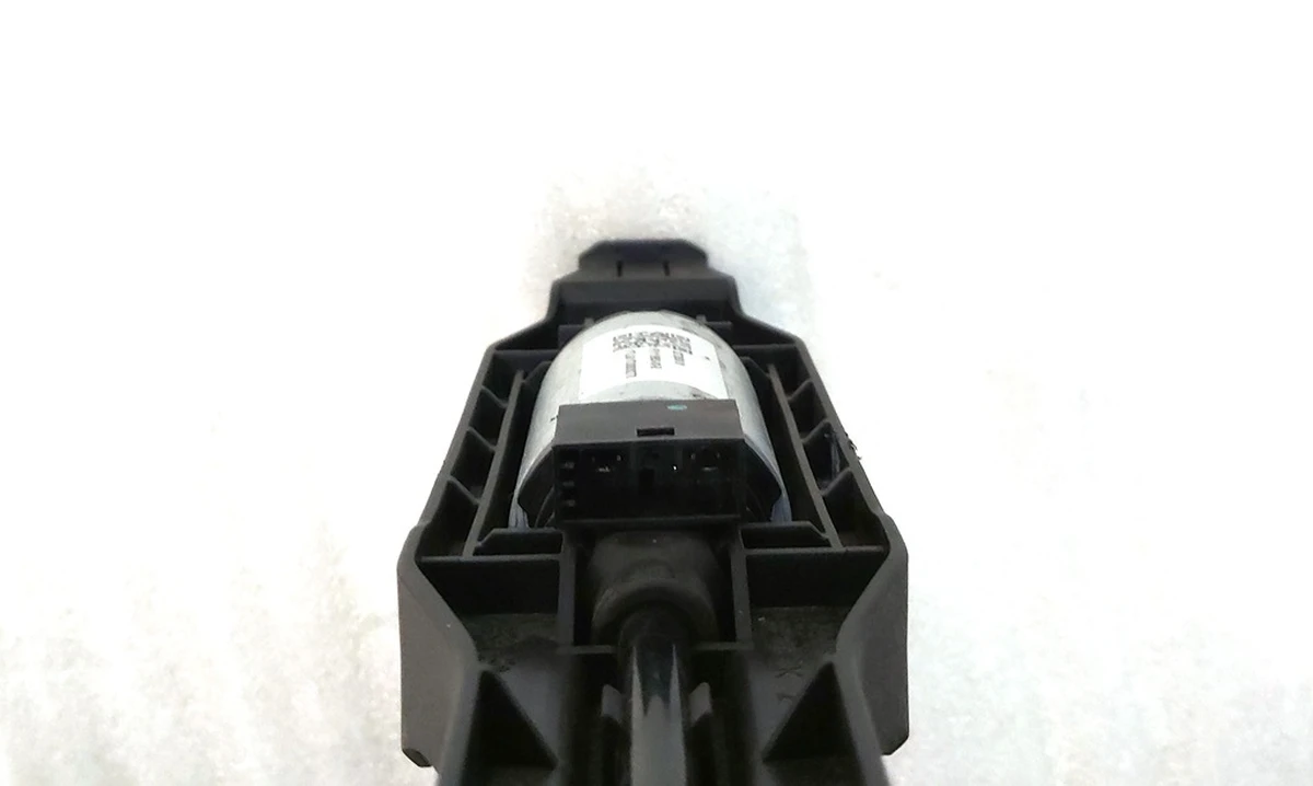 17 Электропривод салазок сиденья 1-го ряда в сборе с повреждением разъёма Tesla Model 3, Model Y 1857404-00-A