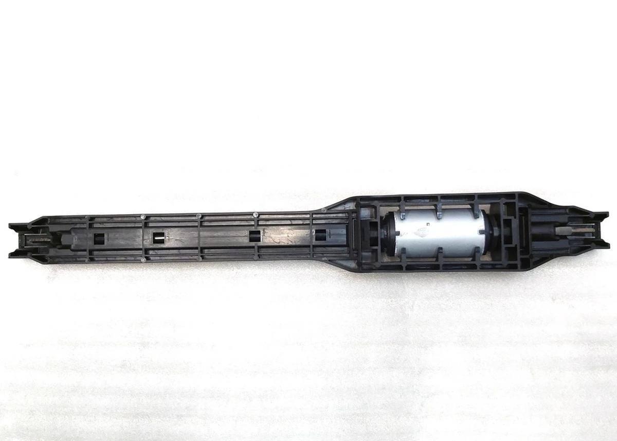 17 Электропривод салазок сиденья 1-го ряда в сборе с повреждением разъёма Tesla Model 3, Model Y 1857404-00-A