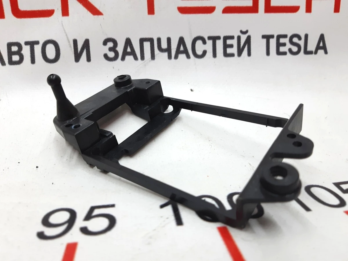 5 Крышка прижимная радара автопилота AP 2.5 верхняя Tesla model S REST 1135176-00-B