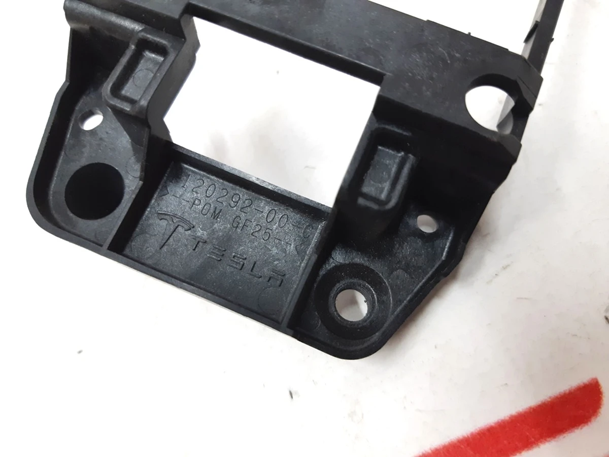 5 Крышка прижимная радара автопилота AP 2.5 верхняя Tesla model S REST 1135176-00-B