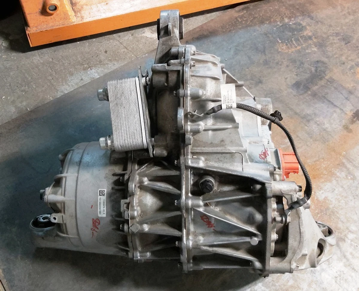 1 Мотор задній IGBT у зборі Tesla model 3 1120970-00-F