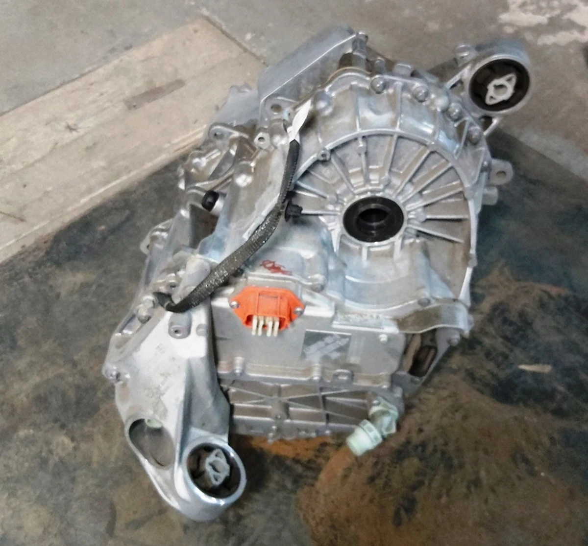 1 Мотор задній IGBT у зборі Tesla model 3 1120970-00-F