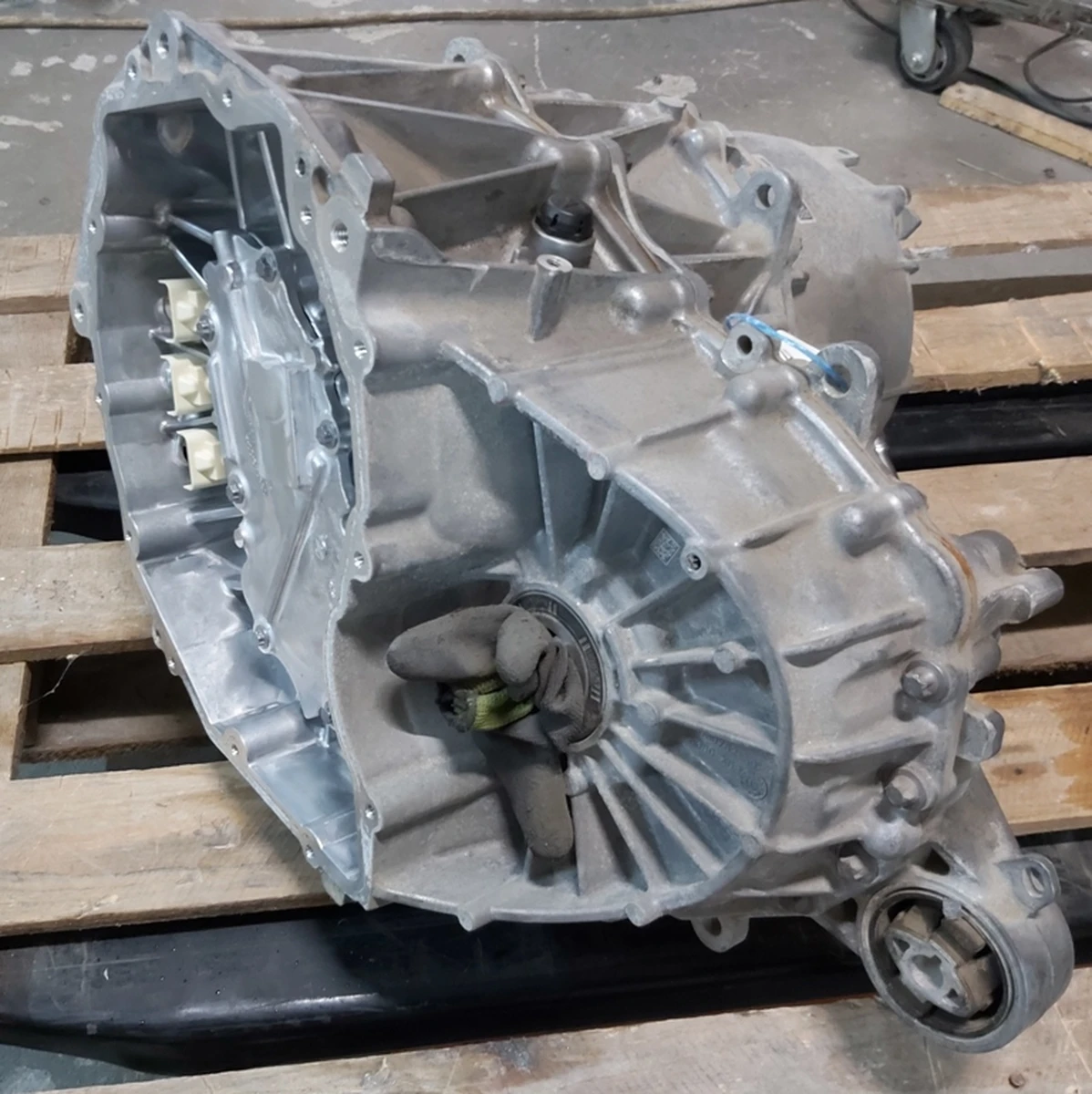 1 Мотор задний MOSFET в частичном сборе без инвертора,масляного насоса и фильтра Tesla model 3 1120980-00-G