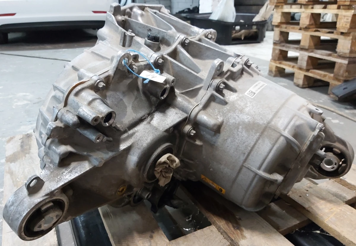 1 Мотор задний MOSFET в частичном сборе без инвертора,масляного насоса и фильтра Tesla model 3 1120980-00-G