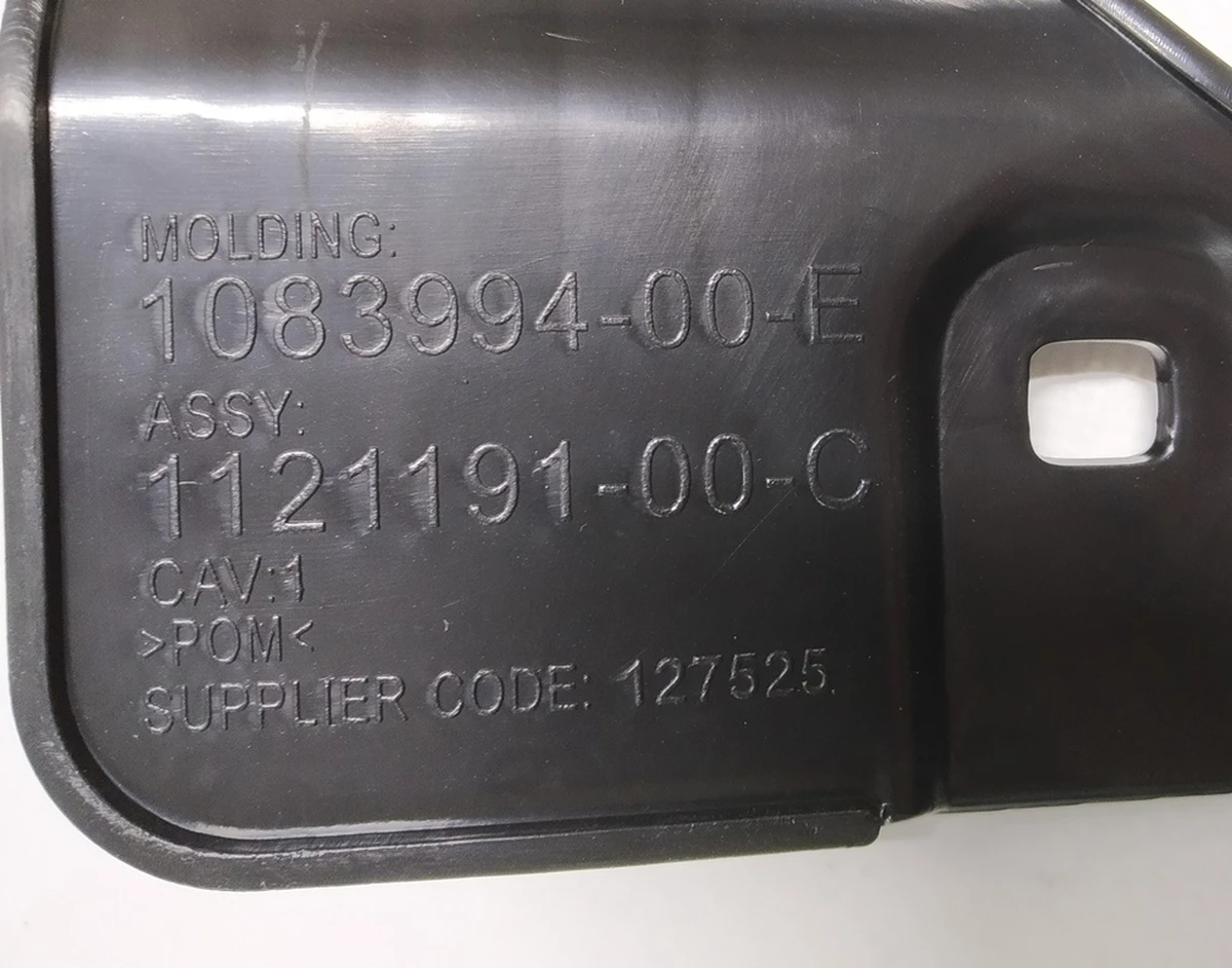 10 Кронштейн заднього бампера центральний NEW Tesla model 3 1121191-00-E