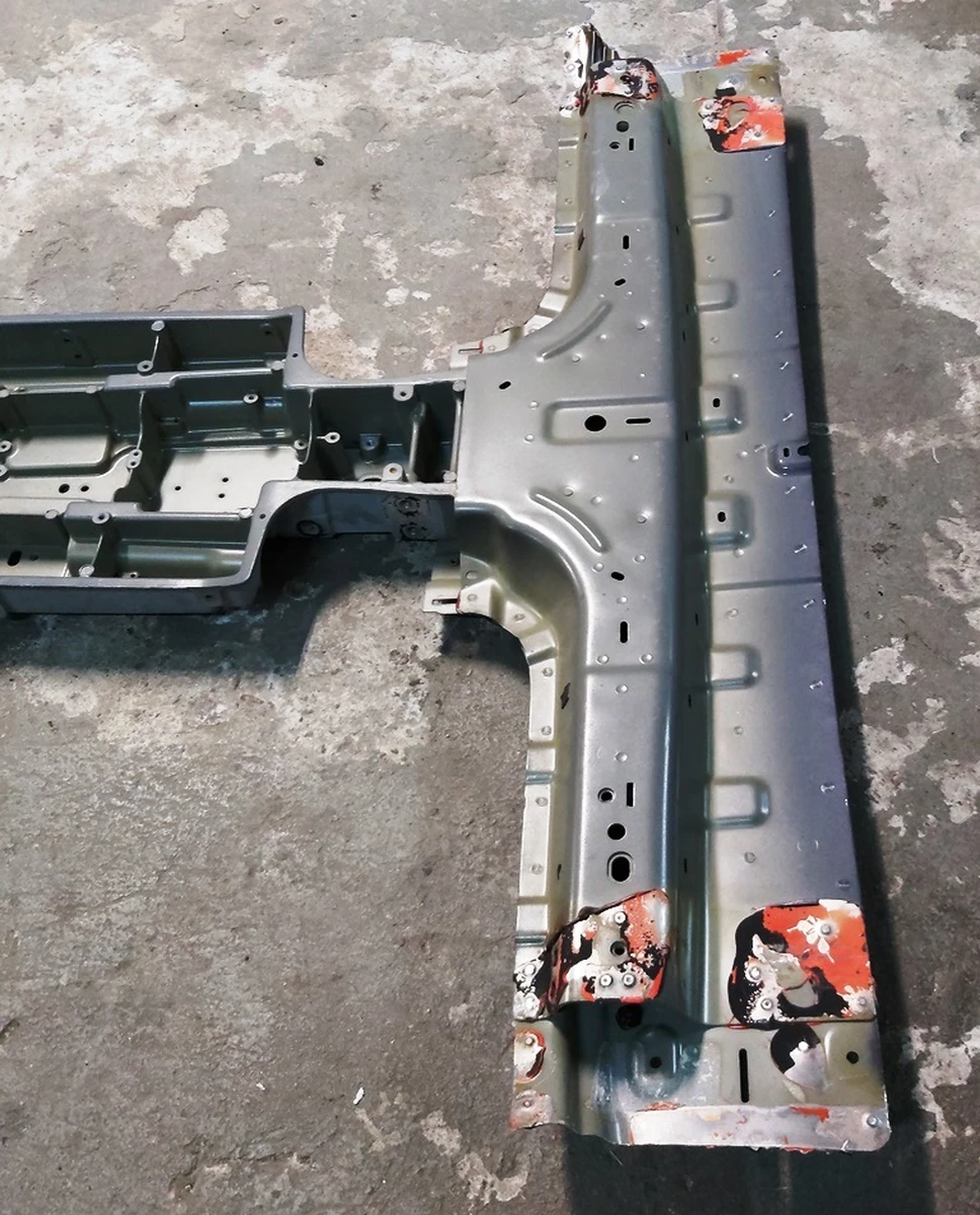 1 Центральная опора крыши (хребет) с дополнительными фрагментами Tesla model X 1069459-S0-A