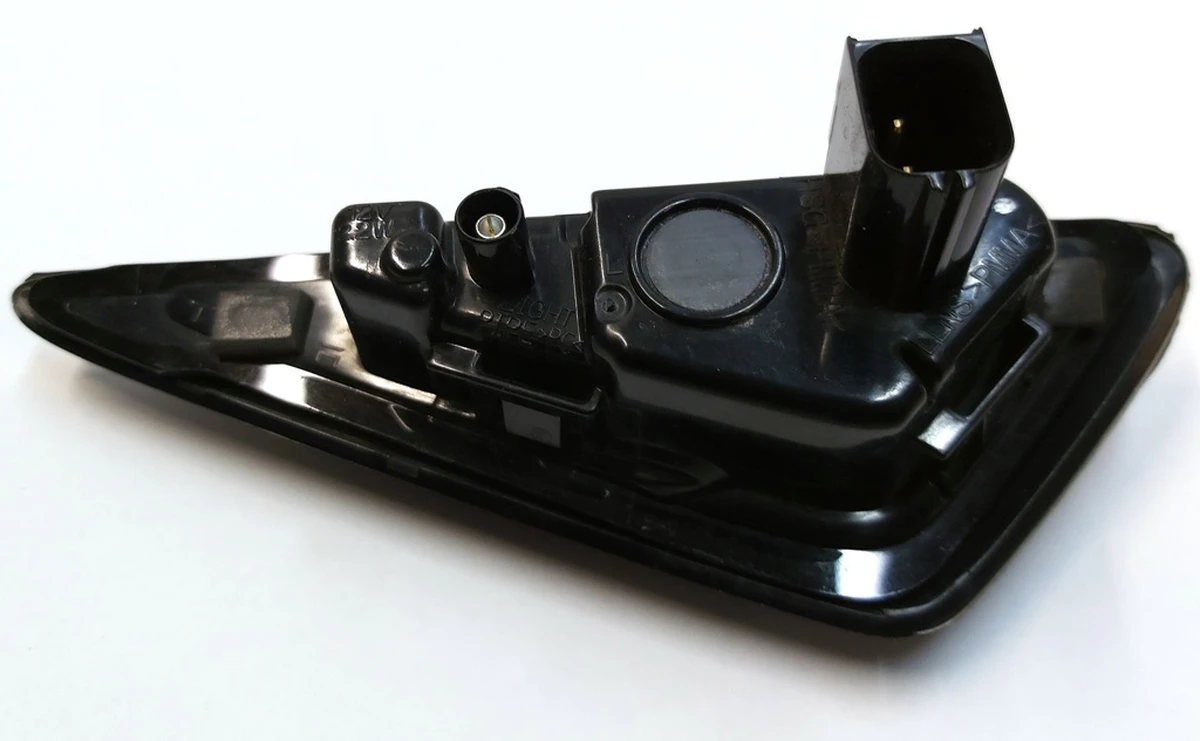 3 Повторитель поворота левый (камера) АП2,5 и выше black red Tesla model 3 1125106-77-E