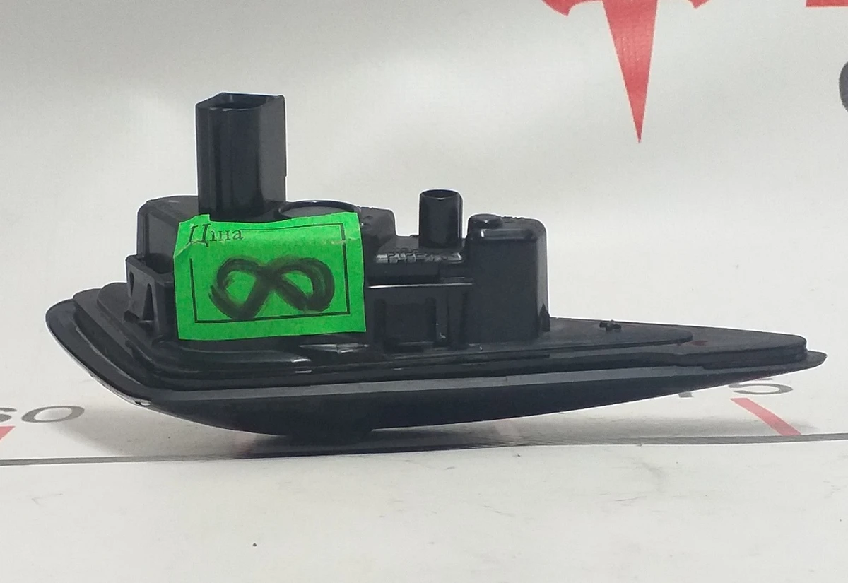 6 Right turn signal (camera) damaged Tesla model S REST, Tesla model X 1125107-00-E