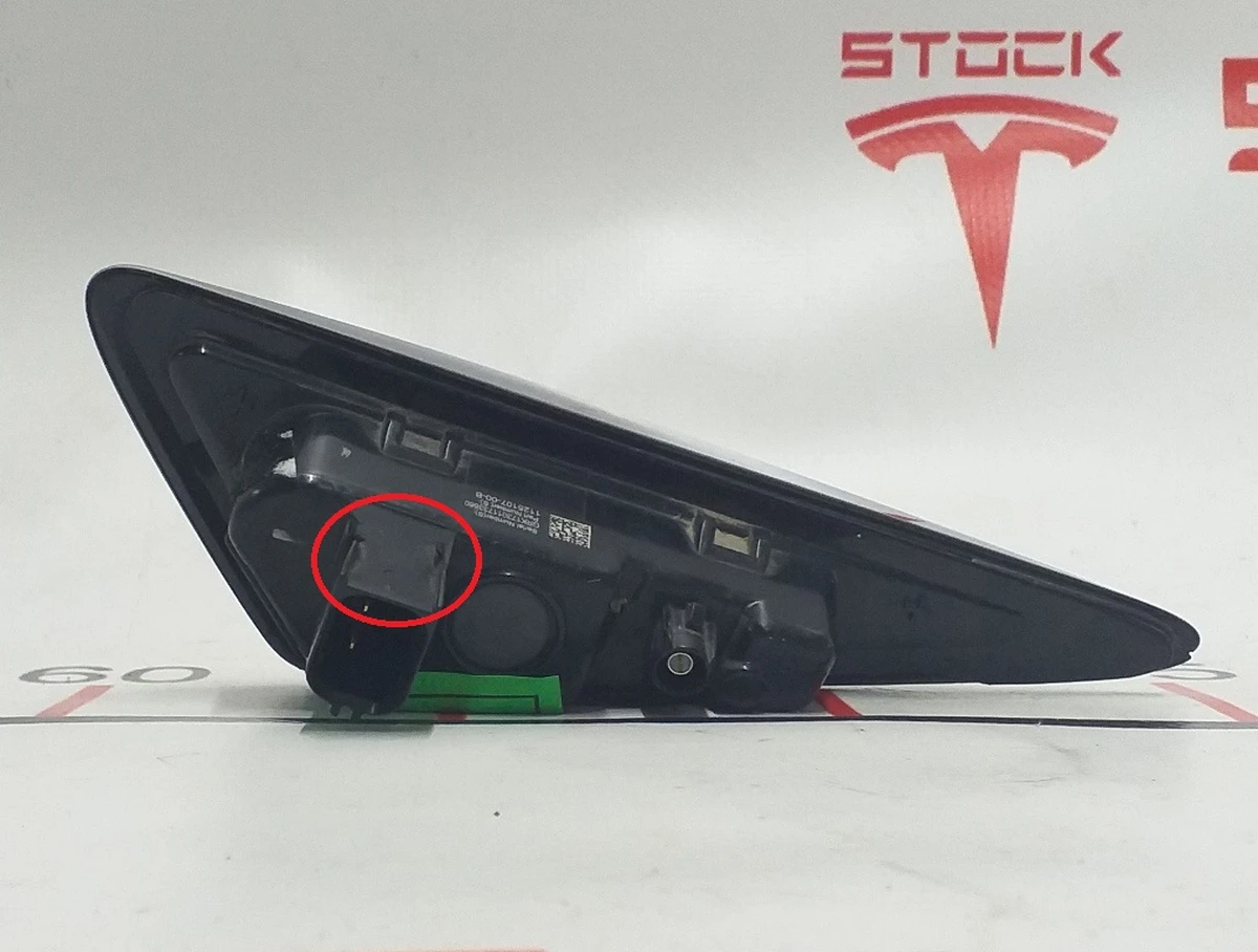 6 Right turn signal (camera) damaged Tesla model S REST, Tesla model X 1125107-00-E