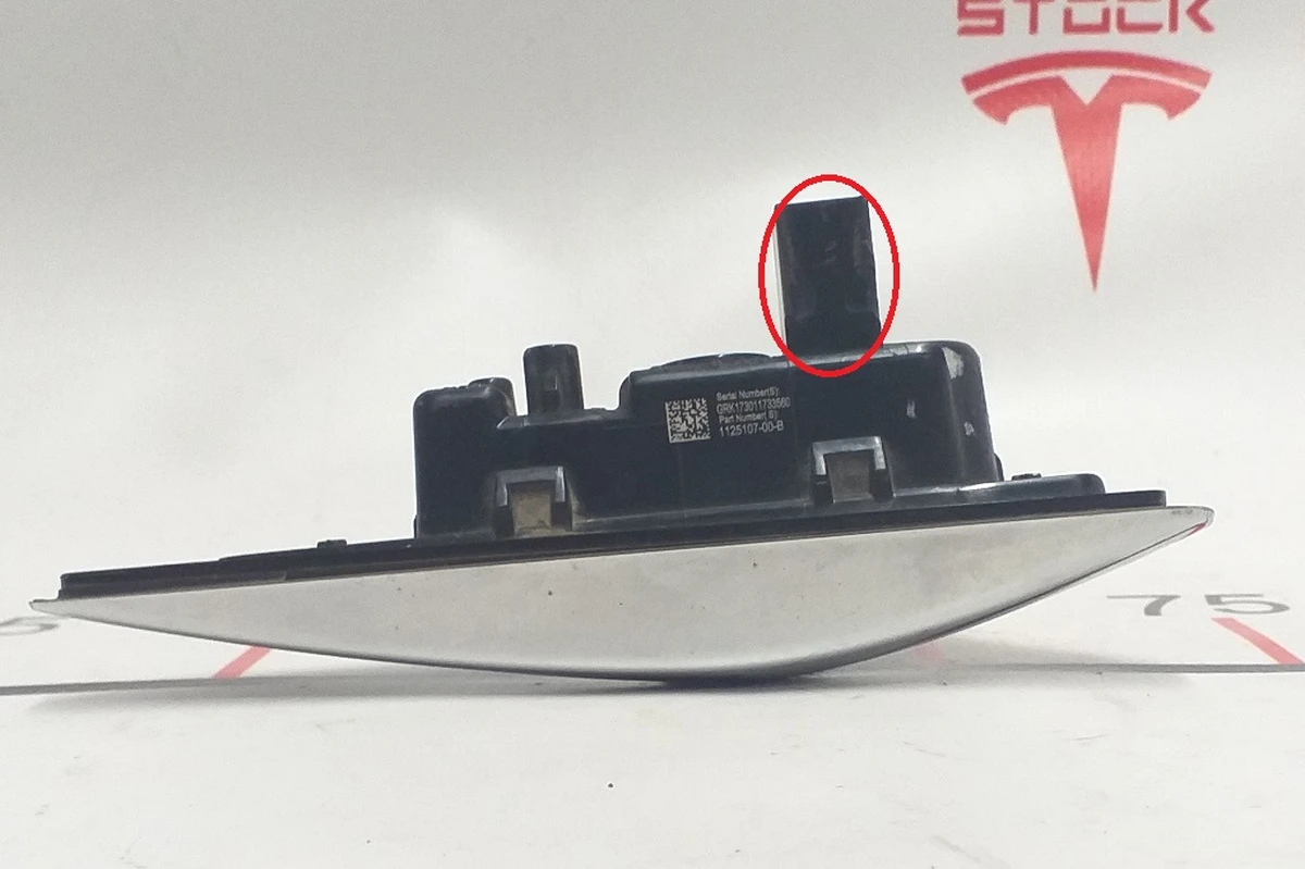 6 Right turn signal (camera) damaged Tesla model S REST, Tesla model X 1125107-00-E