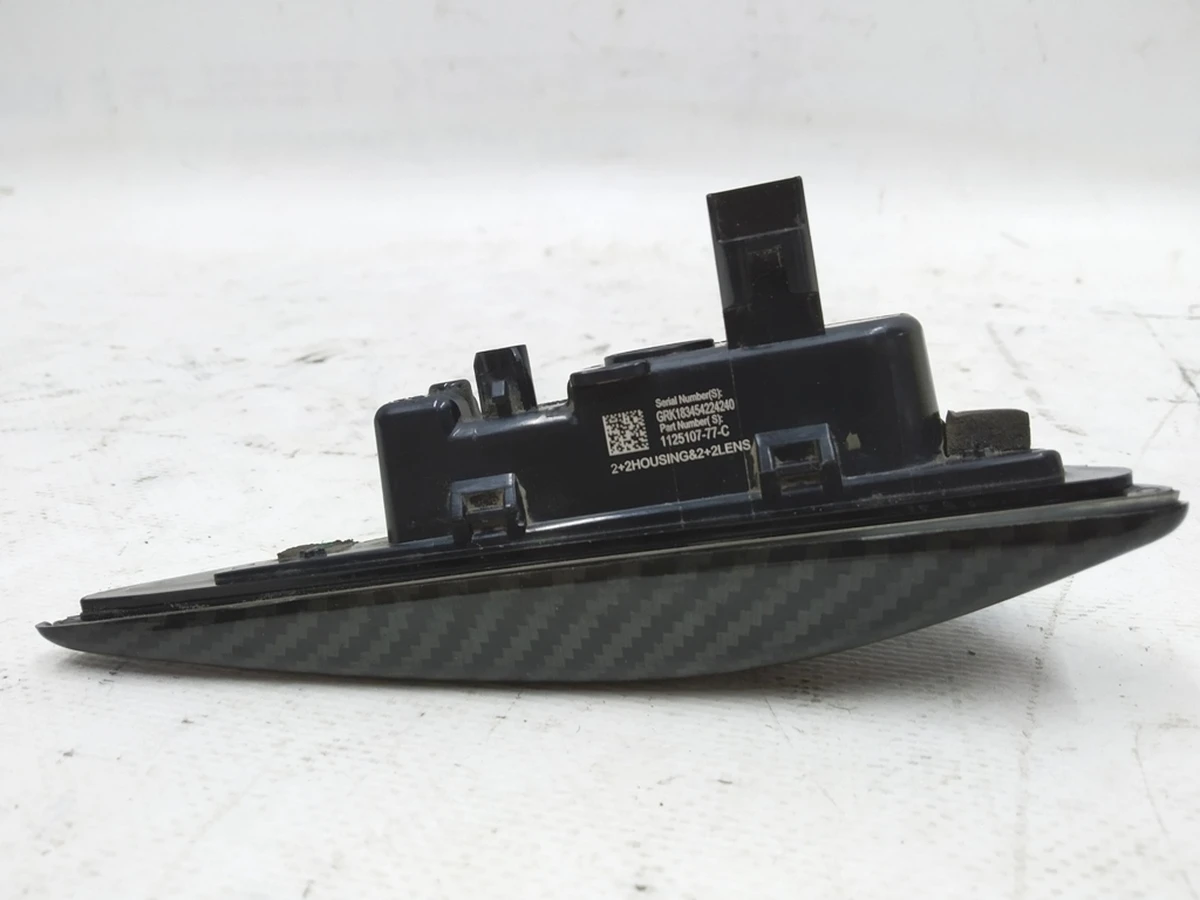 4 Повторювач повороту правий (камера) АП2,5 Carbon 421 Tesla model 3 1125107-77-E