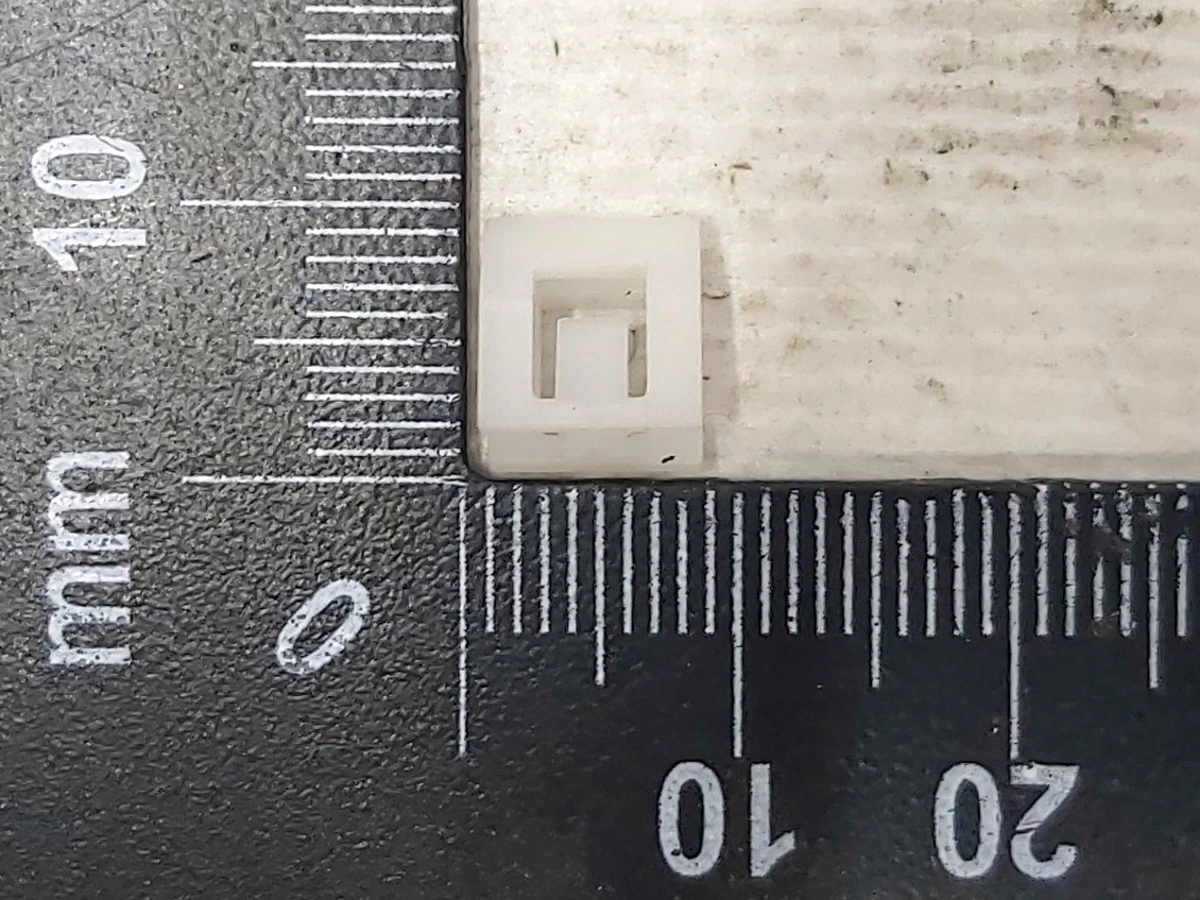 13 Кліпса кронштейна панелі щіток склоочисника Tesla model 3 1125147-00-A