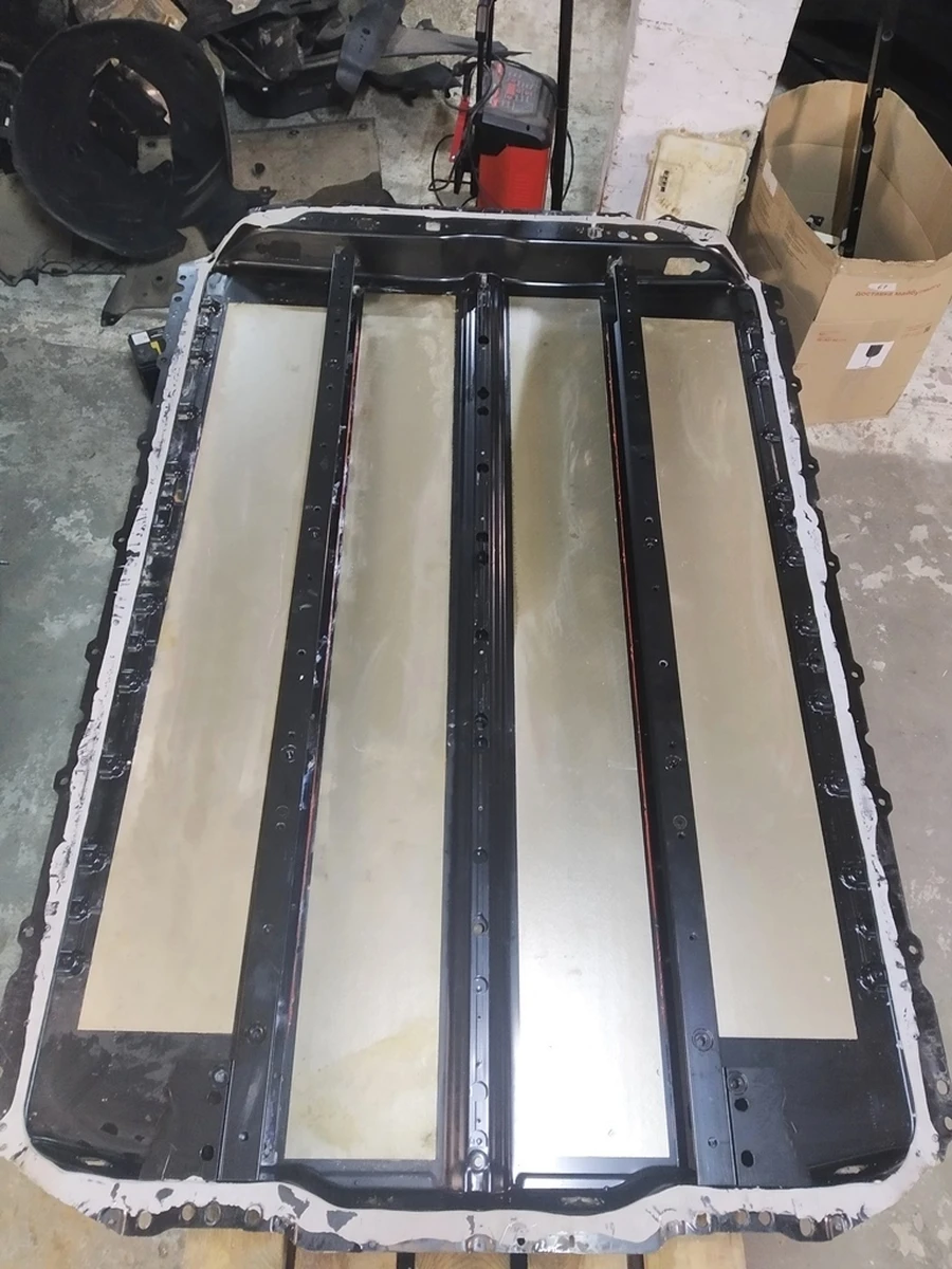 Корпус основної батареї Standard Range Plus Tesla model 3 1104428-00-T