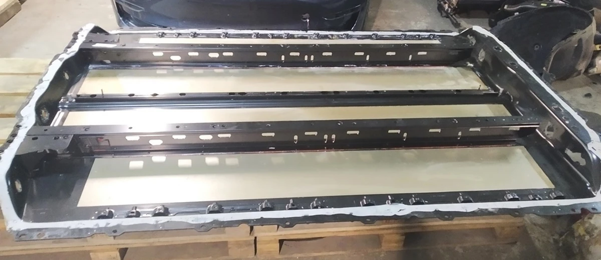 Корпус основної батареї Standard Range Plus Tesla model 3 1104428-00-T