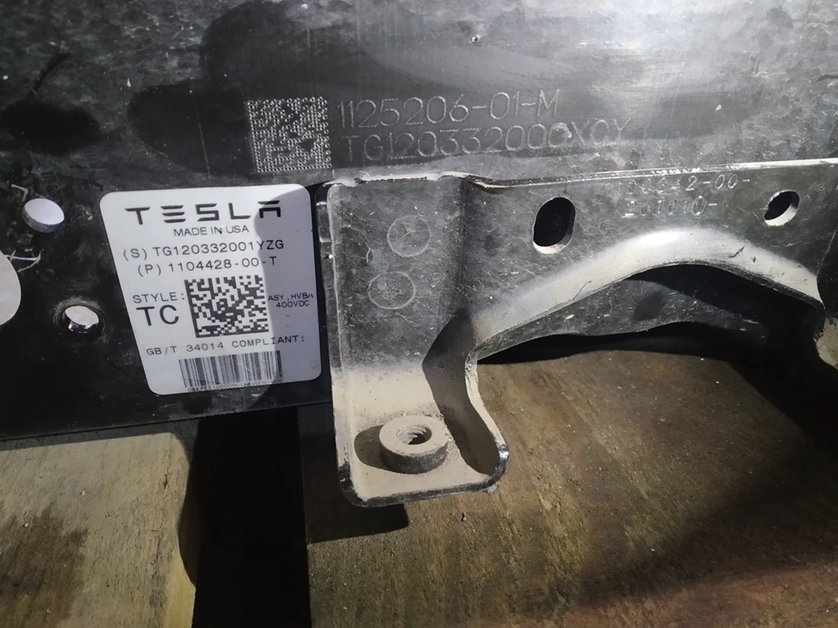 Корпус основної батареї Standard Range Plus Tesla model 3 1104428-00-T